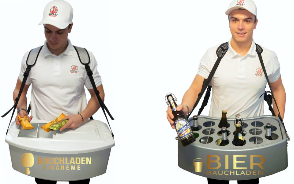 �� Rocketpacks Bauchladen – moderner, mobiler Verkaufsstand für Eiscreme und Bier ����. Perfekt für Events, Festivals und Promotion-Aktionen, um Getränke und Eisprodukte gekühlt und stilvoll anzubieten. Innovatives Design für flexible Verkaufsaktionen mit hohem Komfort und nachhaltiger Funktionalität. Ideal für effizientes Sampling und Getränkeverkauf unterwegs ��❄️