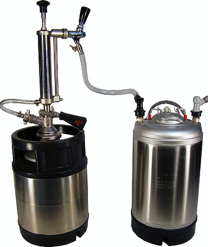 Bier-KEG mit Zapfhahn zum Befüllen eines Getränkebehälters