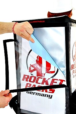 Rocketpacks sind von höchster, importierter Qualität und erfüllen alle geltenden Sicherheitsstandards. Sie fassen bis zu 12 Liter Flüssigkeit, mit modernster Isoliertechnologie, die Ihr Getränk stundenlang warm oder kalt hält. Sie sind auch mit Getränkehaltern und Geldgurten für eine einfache mobile Ausgabe ausgestattet.