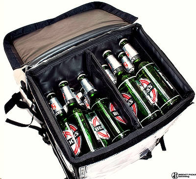 Innenansicht des Verkaufsrucksacks mit Glasflaschen und flexibler Fachaufteilung