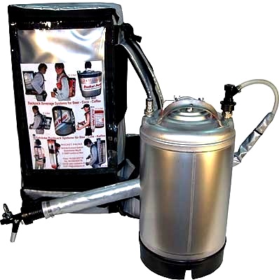 Der Rucksack kann im Handumdrehen in einen Getränkerucksack für offenen Ausschank umgewandelt werden.