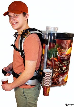 Verkäufer mit Ausschankrucksack für Glühwein und andere heiße Getränke