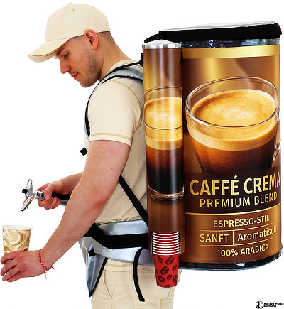 19-Liter-Kaffeerucksack mit Zapfpistole beim mobilen Ausschank von heißem Kaffee