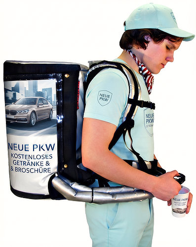 Persönliche Ansprache von Messebesuchern mit mobilem Werbesystem